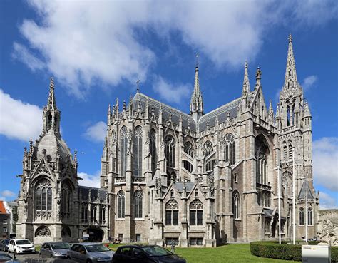  Catedral de la Encarnación, Một Kiệt Tác Kiến Trúc Phối Hợp Giữa Phong Cách Gothic và Tân Gothic!