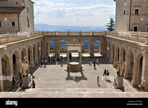 Cisterna di San Benedetto: Di tích lịch sử bí ẩn và mê hoặc dưới lòng đất!