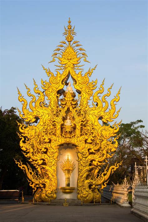 Đền Wat Rong Khun - Kiệt tác nghệ thuật với vẻ đẹp huyền bí!