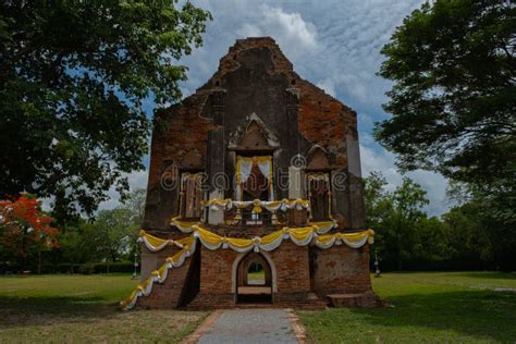 Phra Tamnak Phibun - A Historical Palace Unveiled in Thailand!