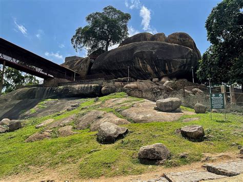  The Mysterious Olumo Rock: A Prehistoric Monolith Whispering Tales of Yoruba History